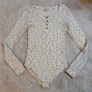 NEW! Storia Floral Long Sleeve Waffle Knit Bodysuit size small